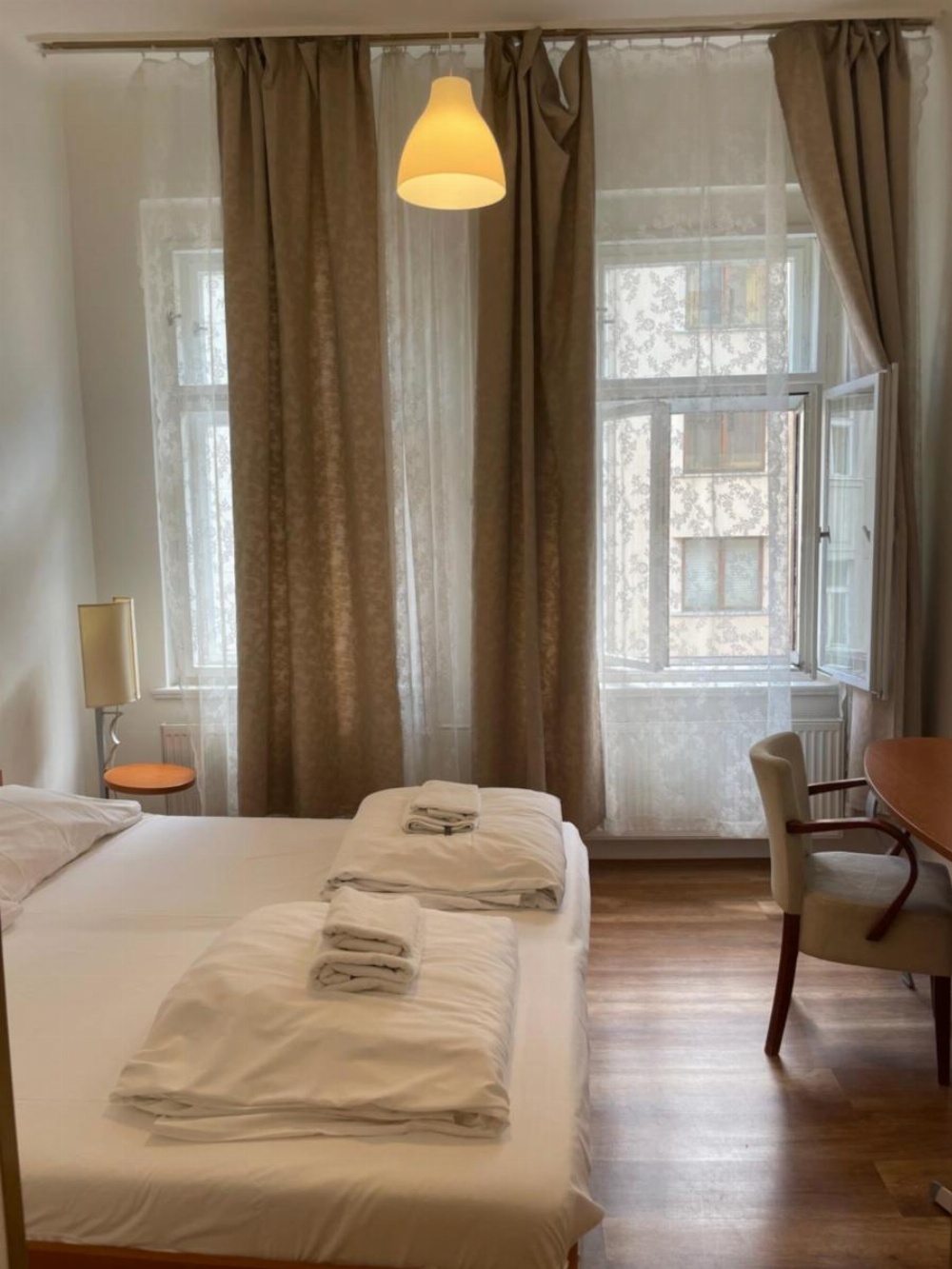 Room image 4