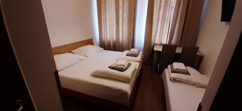 Room image 4